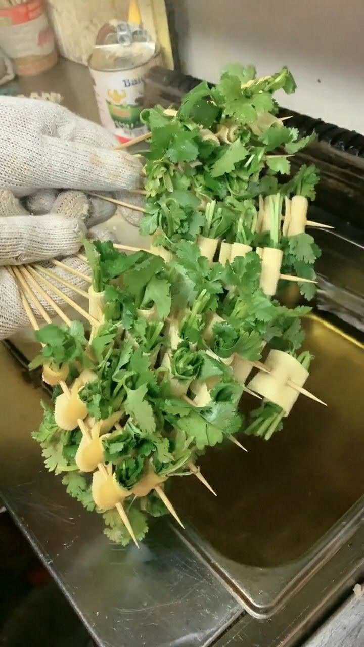 豆皮卷香菜,这样的炸串我真的期待很久了!