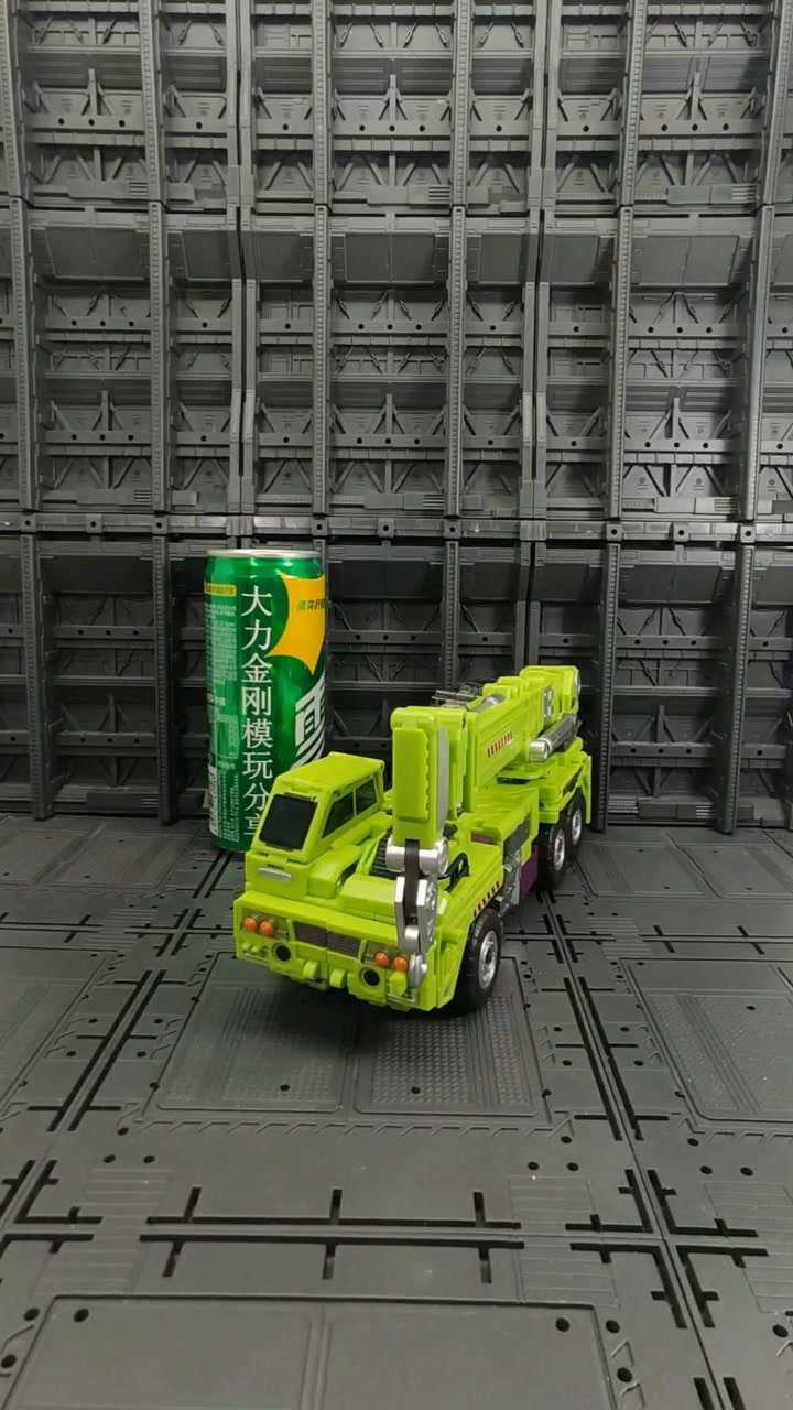 变形金刚金宝放大gt大力神头部吊钩组合形态变形准备