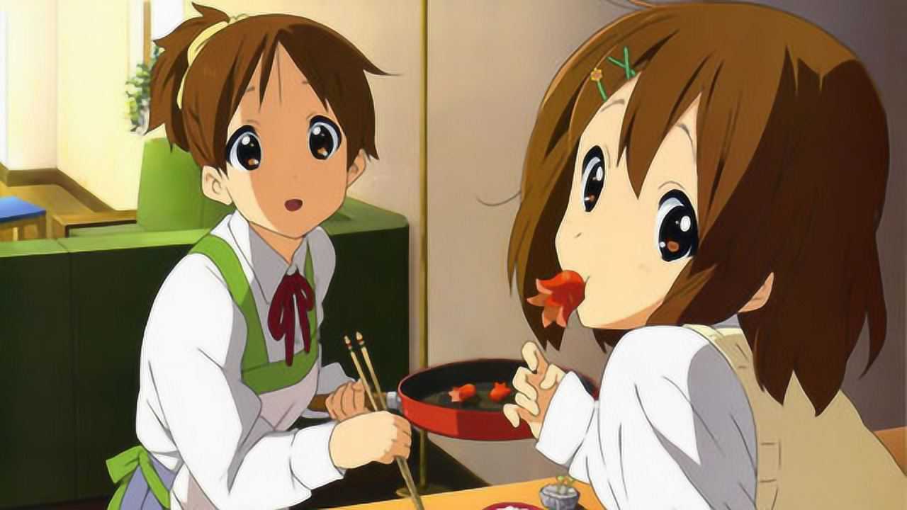 轻音少女混剪:小唯全程都在吃东西,这分明就是吃货少女!