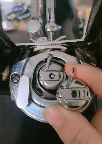 很多人说家用缝纫机的锁芯套容易掉,可以换一种方形的锁芯套