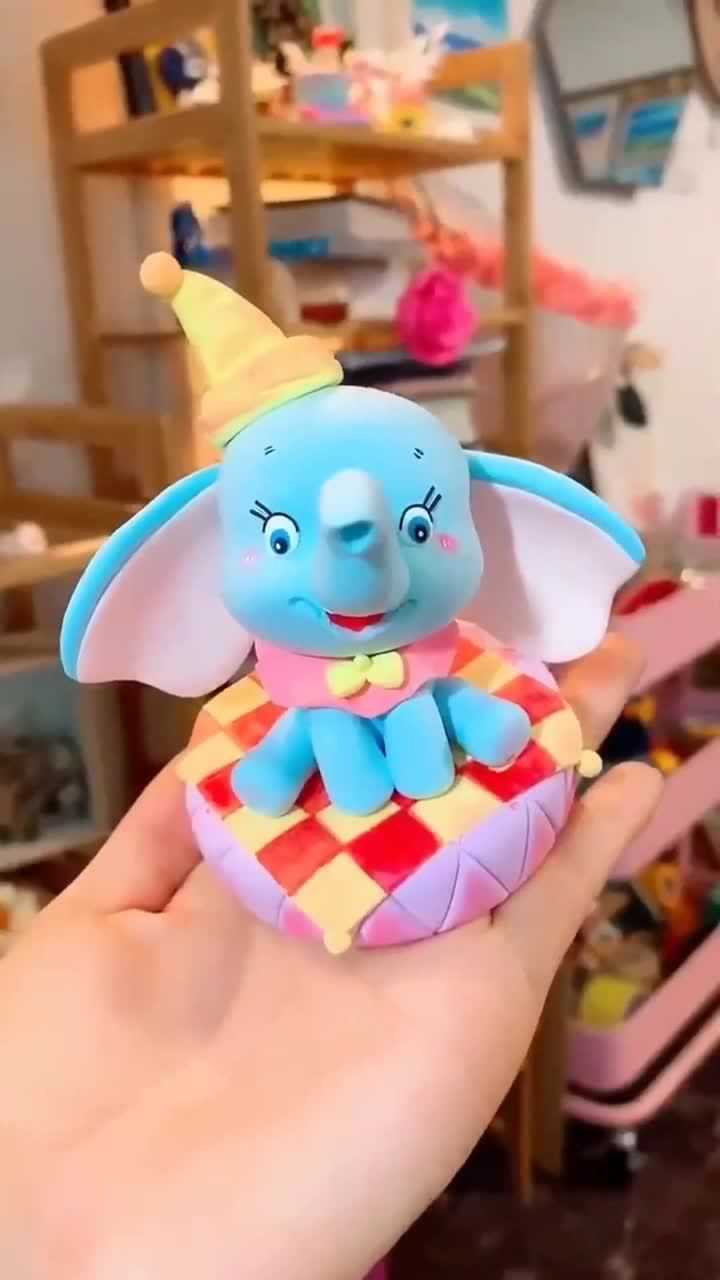 手工师用粘土捏出来的小飞象真是可爱极了看完你们学会了吗