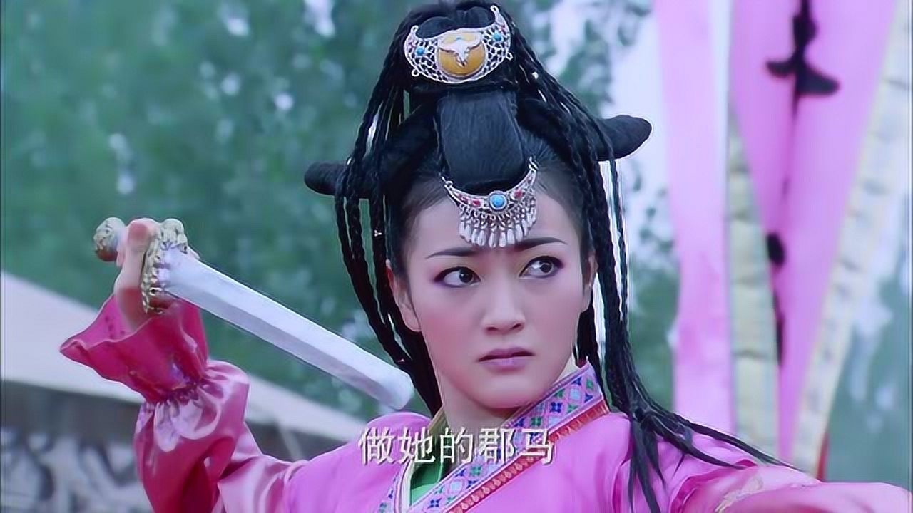 九环公主和郡主打起来,薛刚上前去劝架,却还惹怒了九环公主