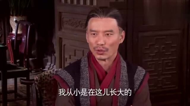 小伙正偷看珍藏版八美图,不料女友突然出现,立马甩锅给大叔