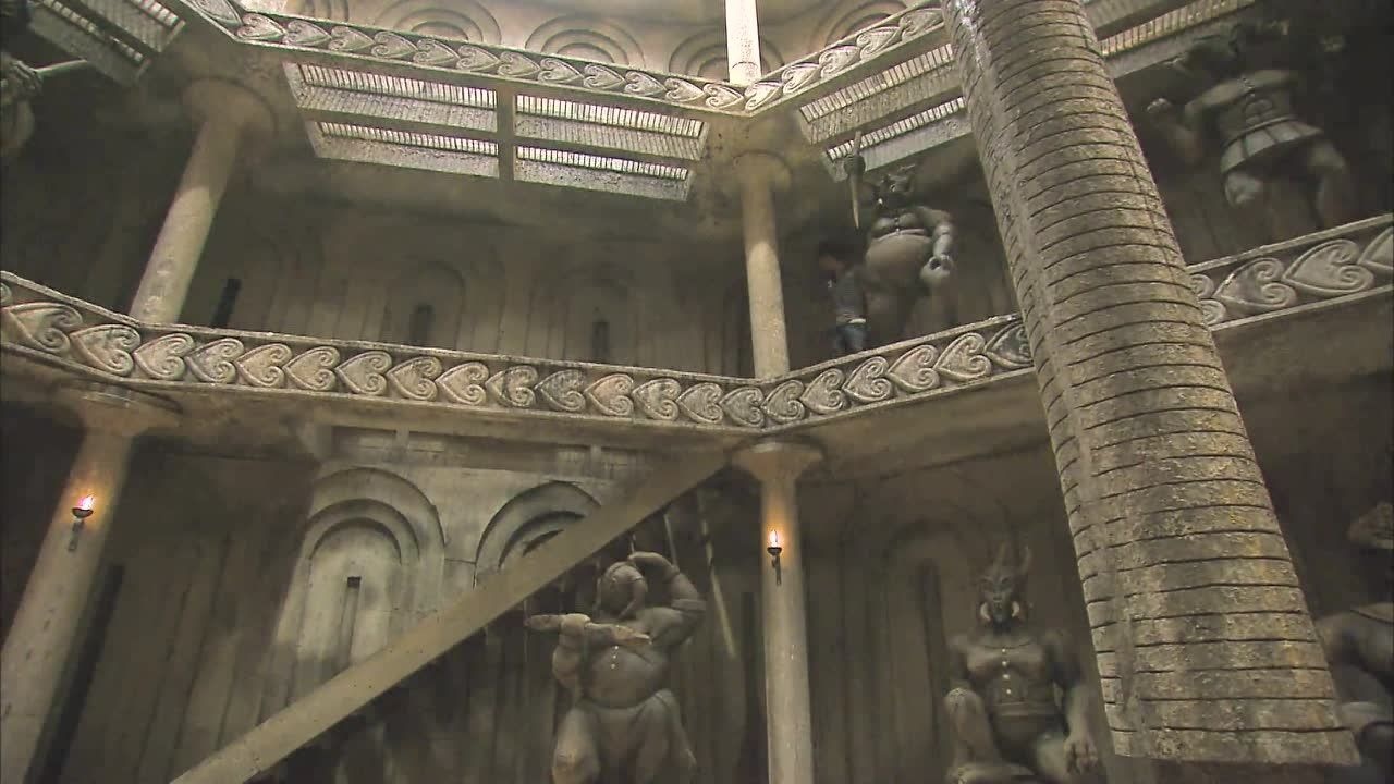 铠甲勇士铠传小刚在镇魔塔里闯祸差点给摔死