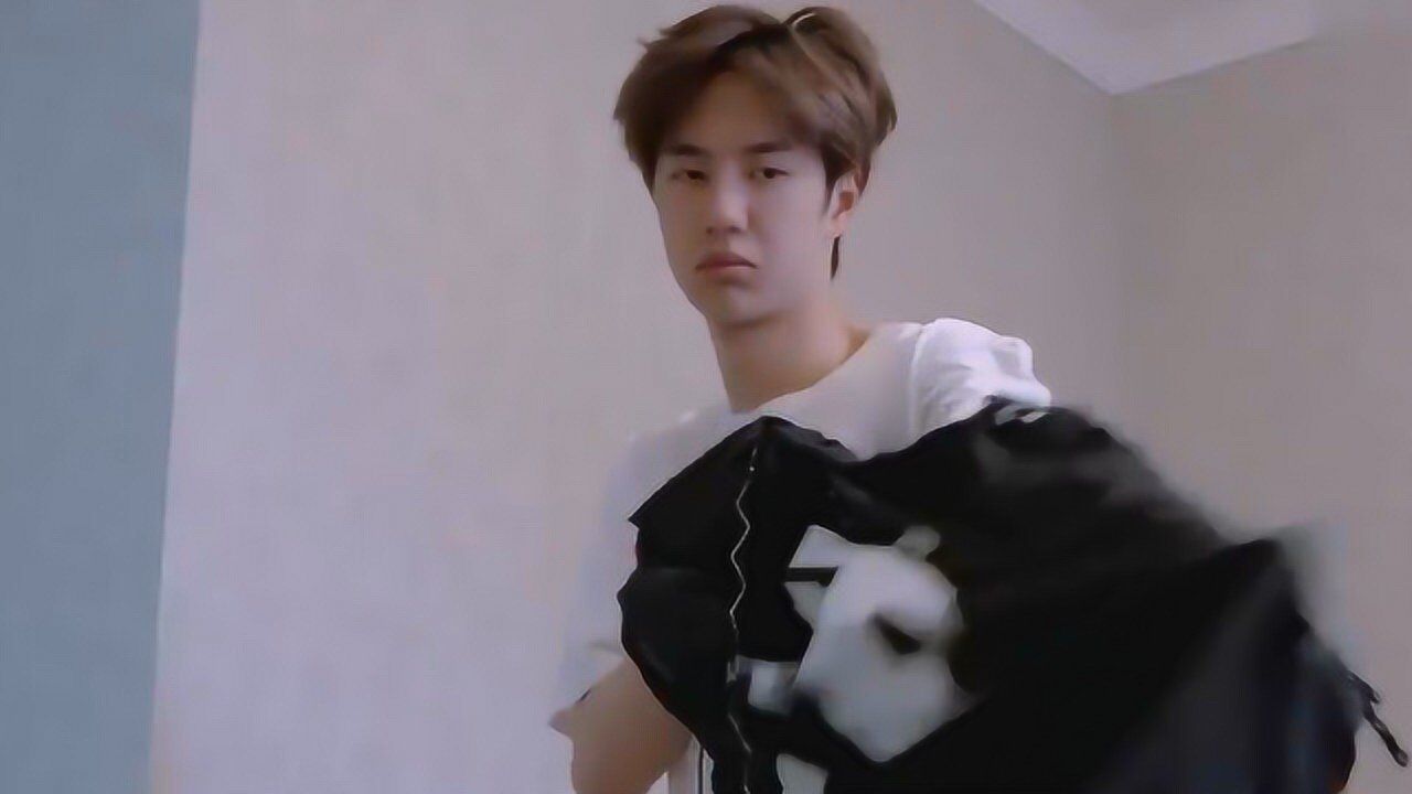 王一博起床素颜照太萌了,我给打100分,被萌到了!