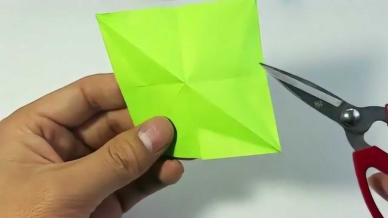 折纸机关夹子,轻轻一碰就能把手指头夹住,十分具有创意的小手工