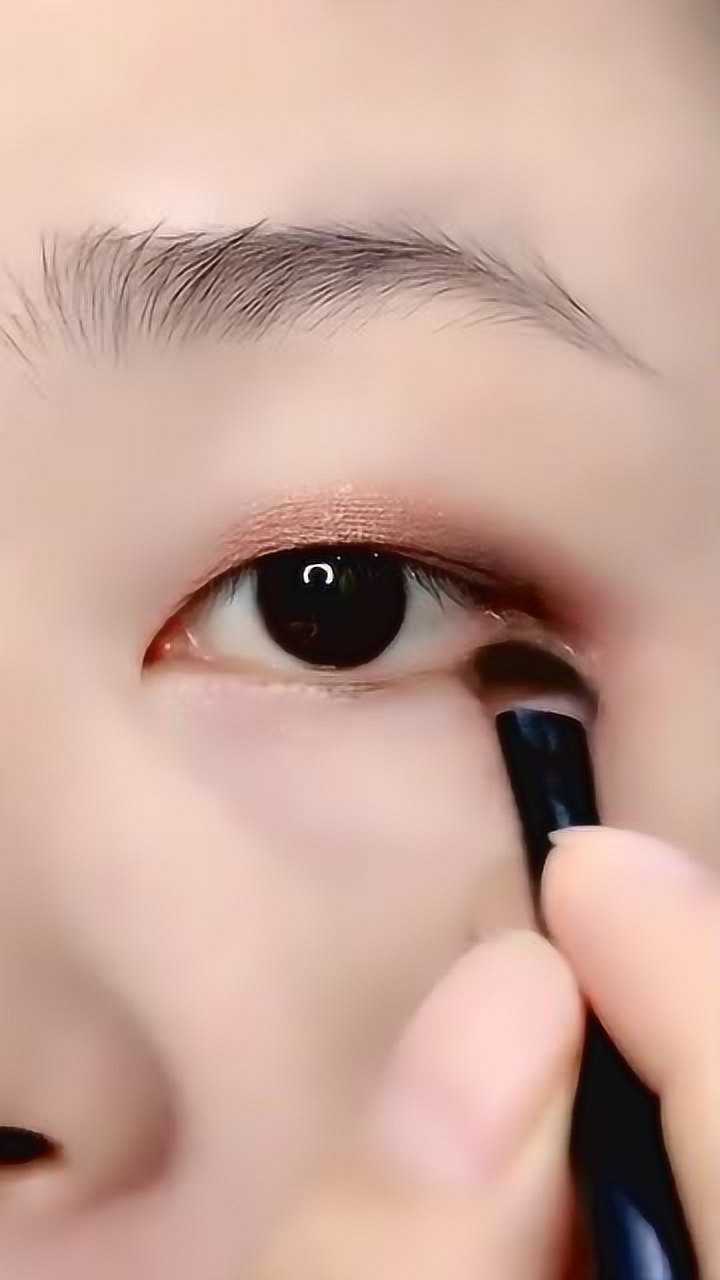 死鱼眼也能大改变,怪不得网上的女生信不得,化妆术太强大了!