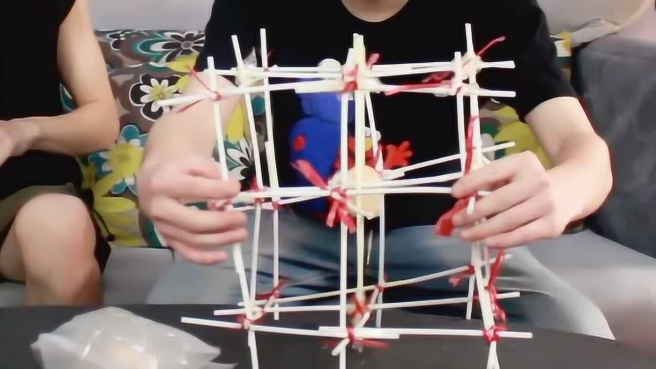 给鸡蛋做个降落伞把它从10米高丢下它到底会不会碎呢