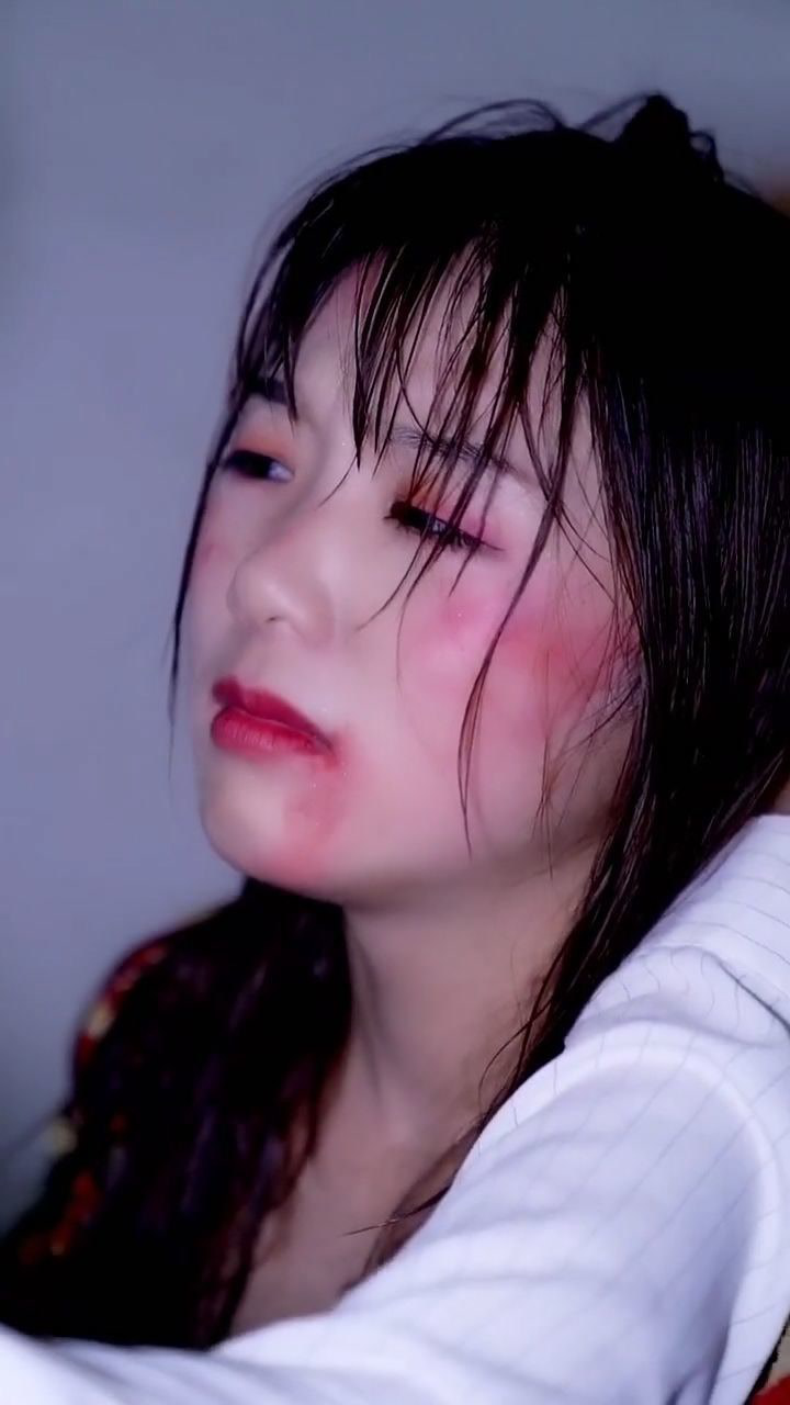 眼泪真的很奇怪,委屈的时候它好不听话,怎么都忍不住