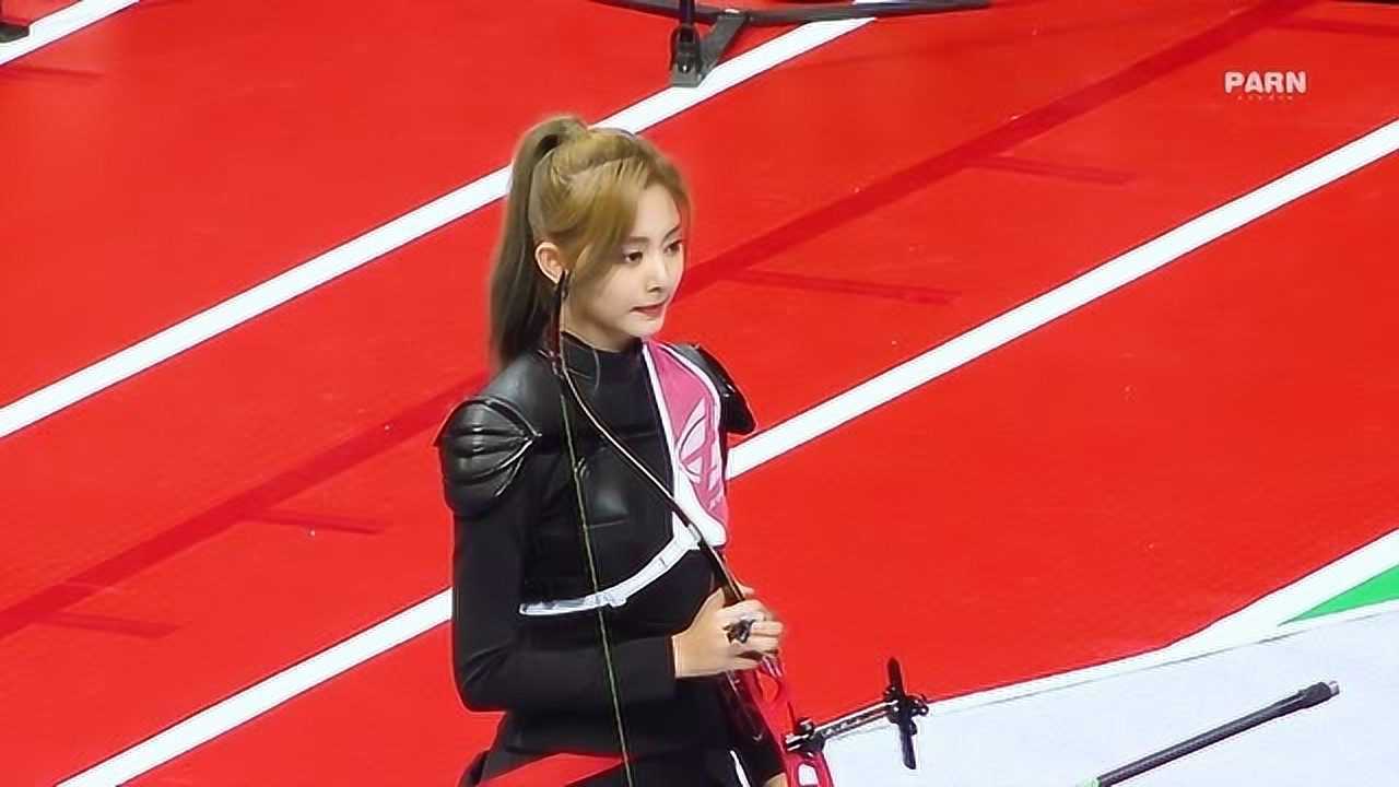射箭女神twice周子瑜绝美的射箭现场真心太养眼了