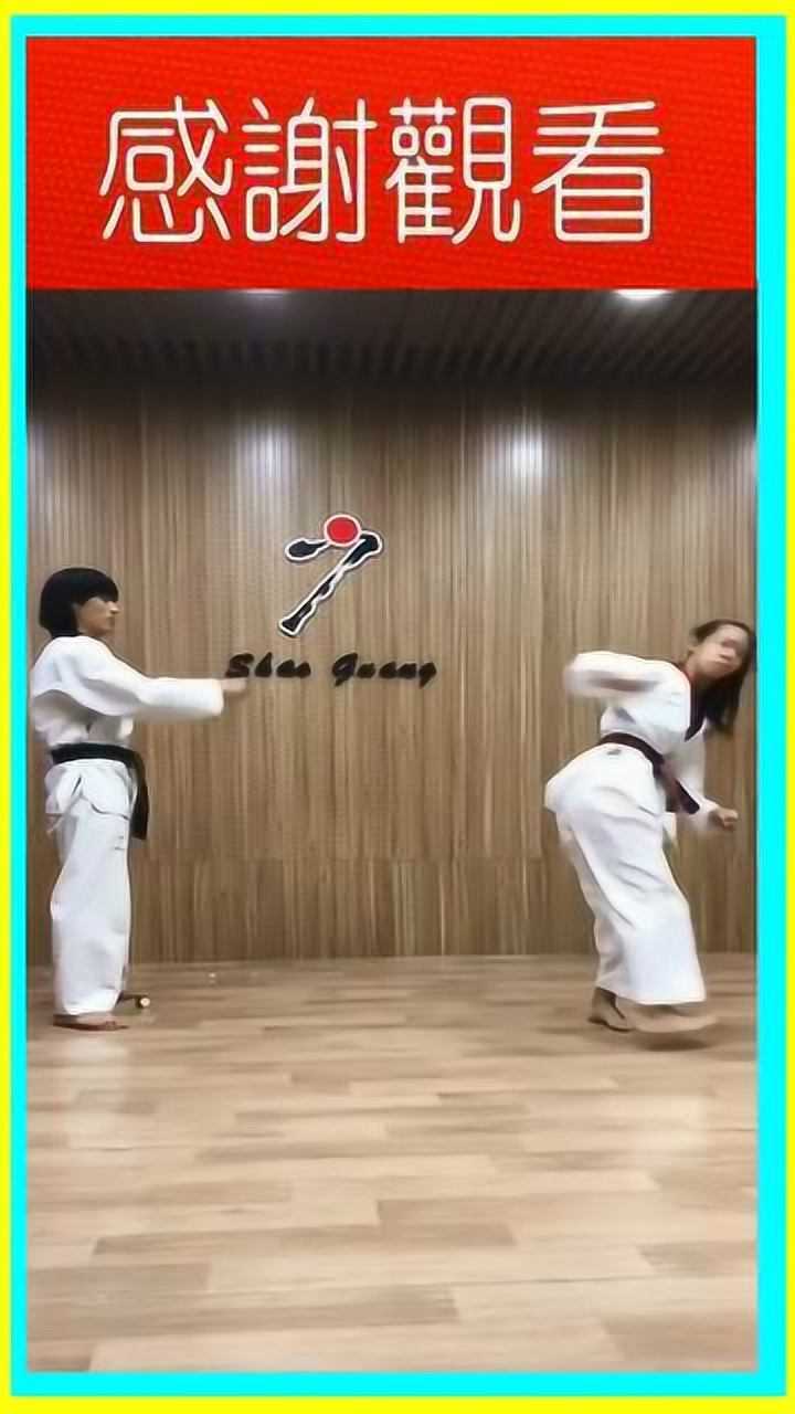 跆拳道小姐姐用脚踢黄瓜,这一脚要是踢到人身上,那得多疼啊