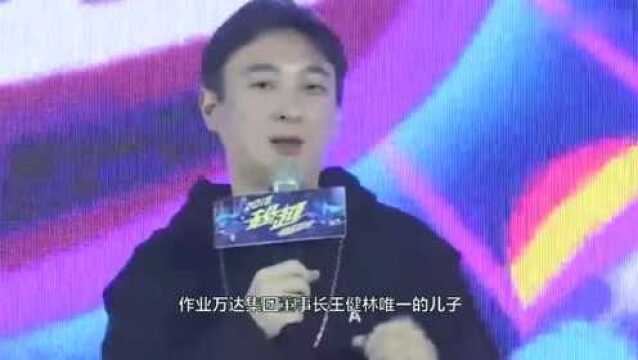 王思聪的妈妈,比任性儿子王思聪还会玩,59岁如今美成这样!