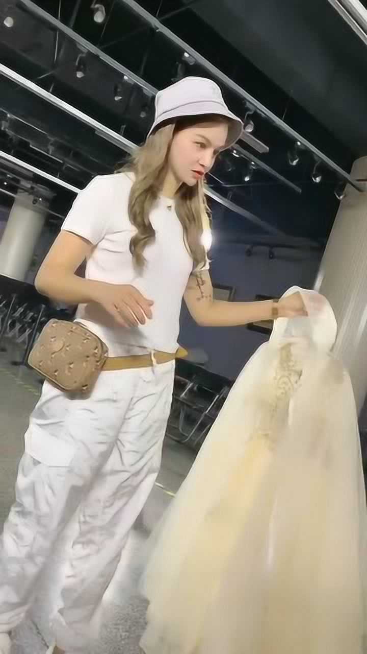 童模焱娃娃走秀衣服全是妈妈亲自搭配,真是亲手把控全部环节,真是女