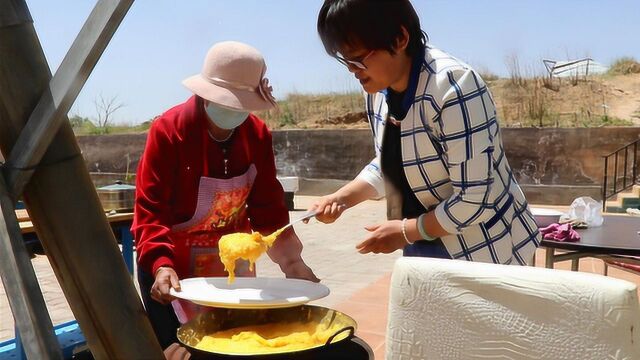 内蒙特色美食“酸粥”,五种辅料搭配减肥败火,做一大锅奢侈一回