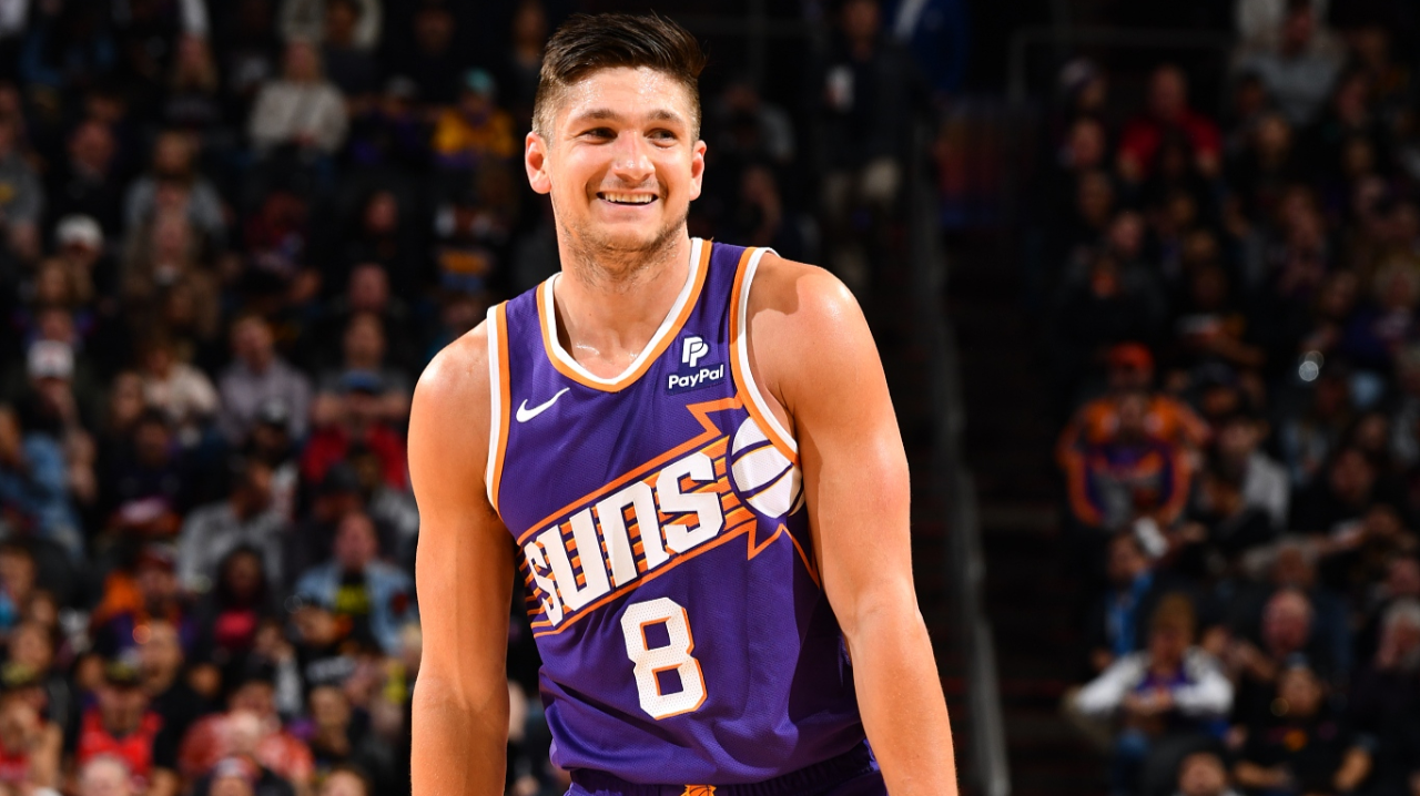 格雷森阿伦三分球前8投7中 后6投1中 下半场0分