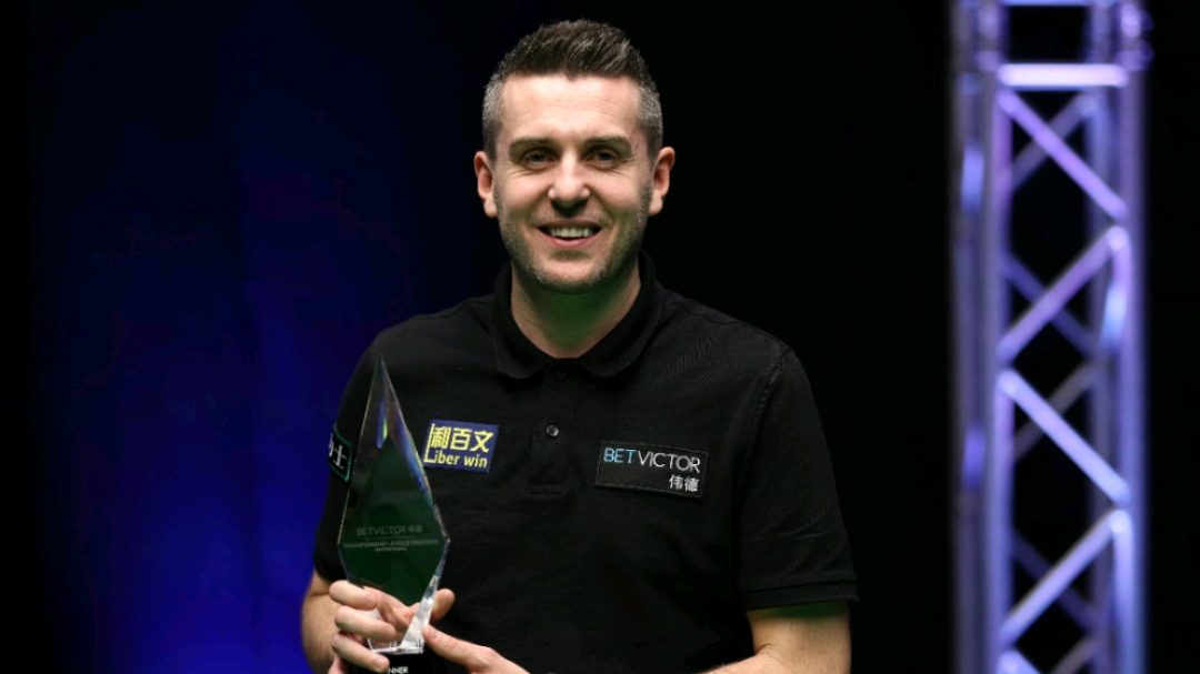 捧杯时刻!塞尔比3比1奥康纳,赢得本届冠军联赛冠军!