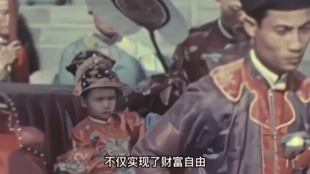 1939年,越南阮朝末代皇太子册封全过程,大臣众星捧月,排场十足