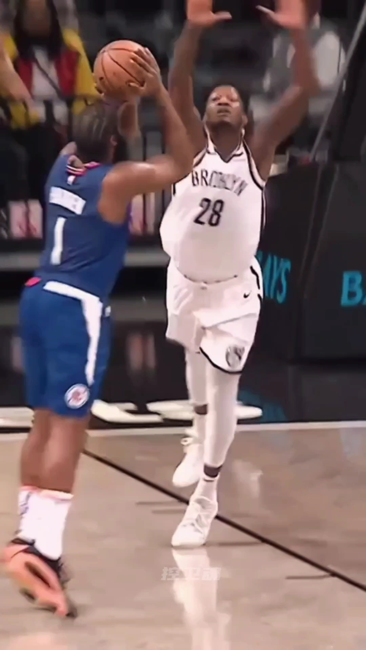 哈登经典后撤步!