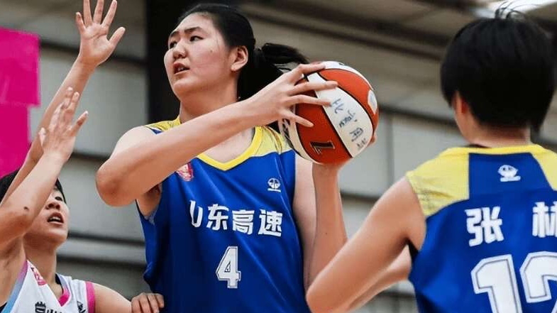 轰41分21板却被无视?张子宇为何屡次落选国家队:身高竟成劣势?_腾讯新闻