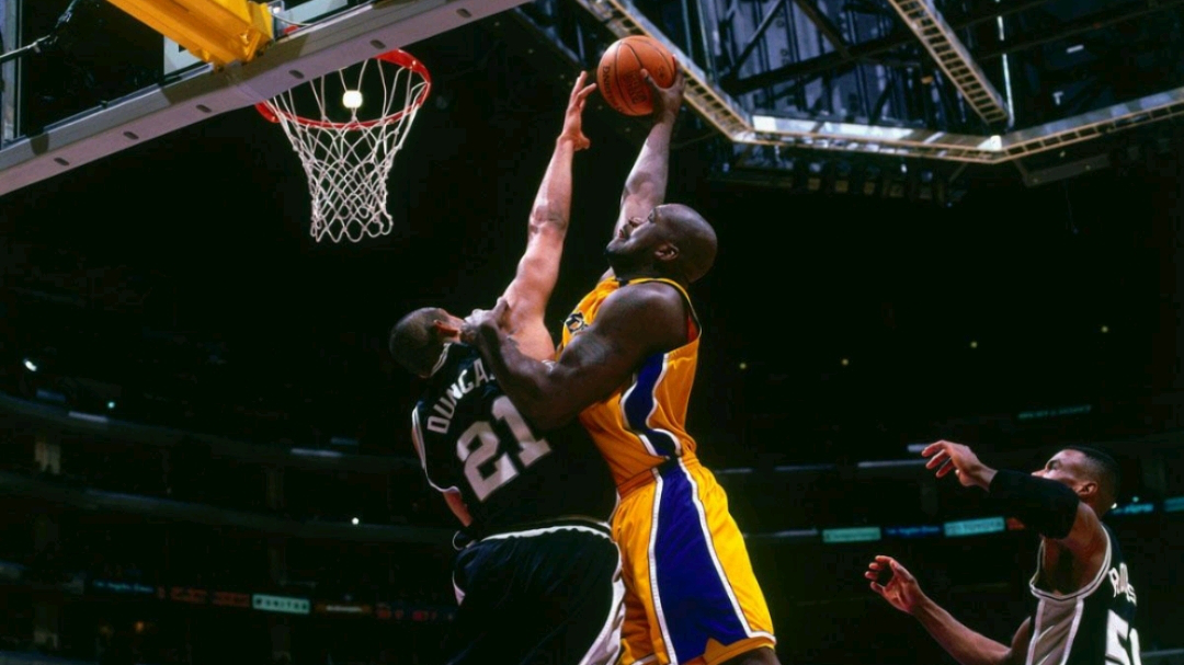 大鲨鱼奥尼尔对战石佛邓肯,你认为谁能赢?