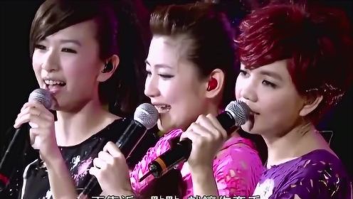 SHE《恋人未满》 SHE爱而为一演唱会2010台北旗舰站