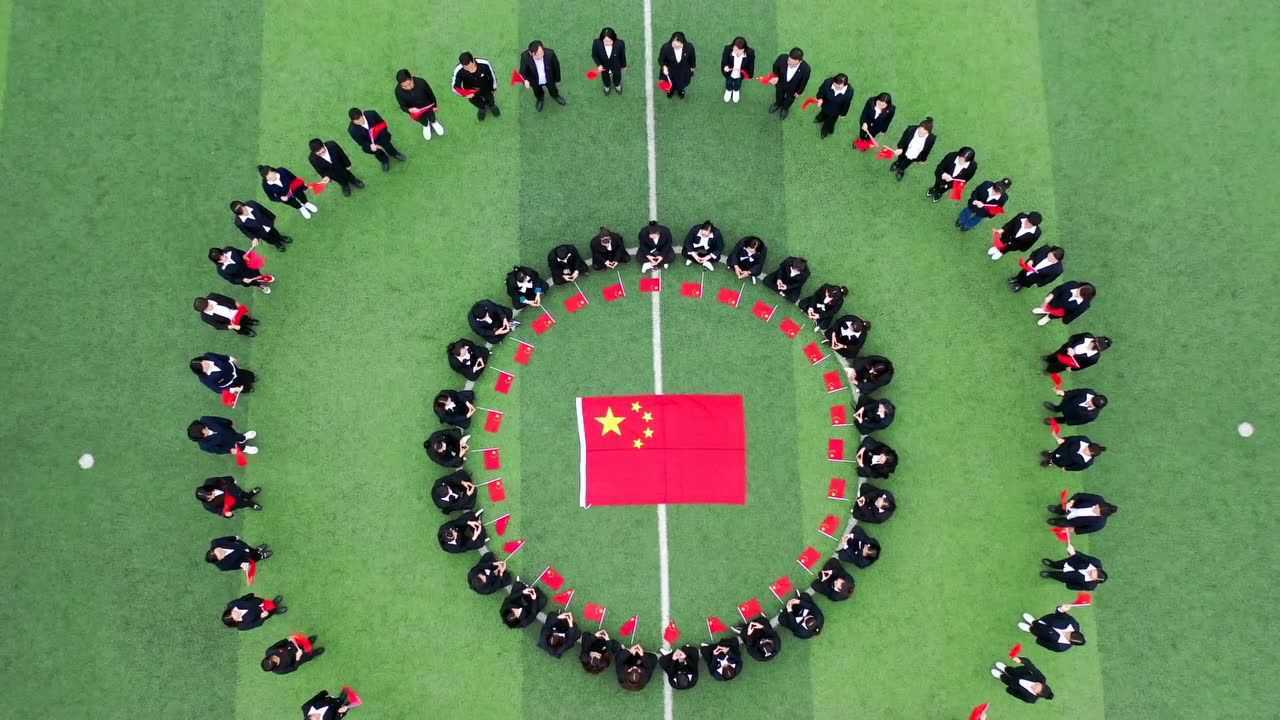 阿勒泰市实验小学《我与国旗合个影》