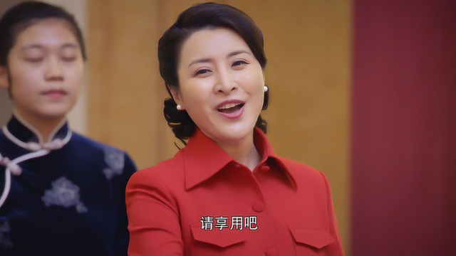 外交风云外媒体纷纷采访代表团成员龚澎和乔冠华夫妇大放异彩