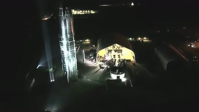 马斯克展示SpaceX公司最新星际飞船 全金属外壳充满科技感