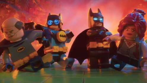 蝙蝠侠懂得了团结的力量，关键时刻回归，出手秒掉了只金刚！