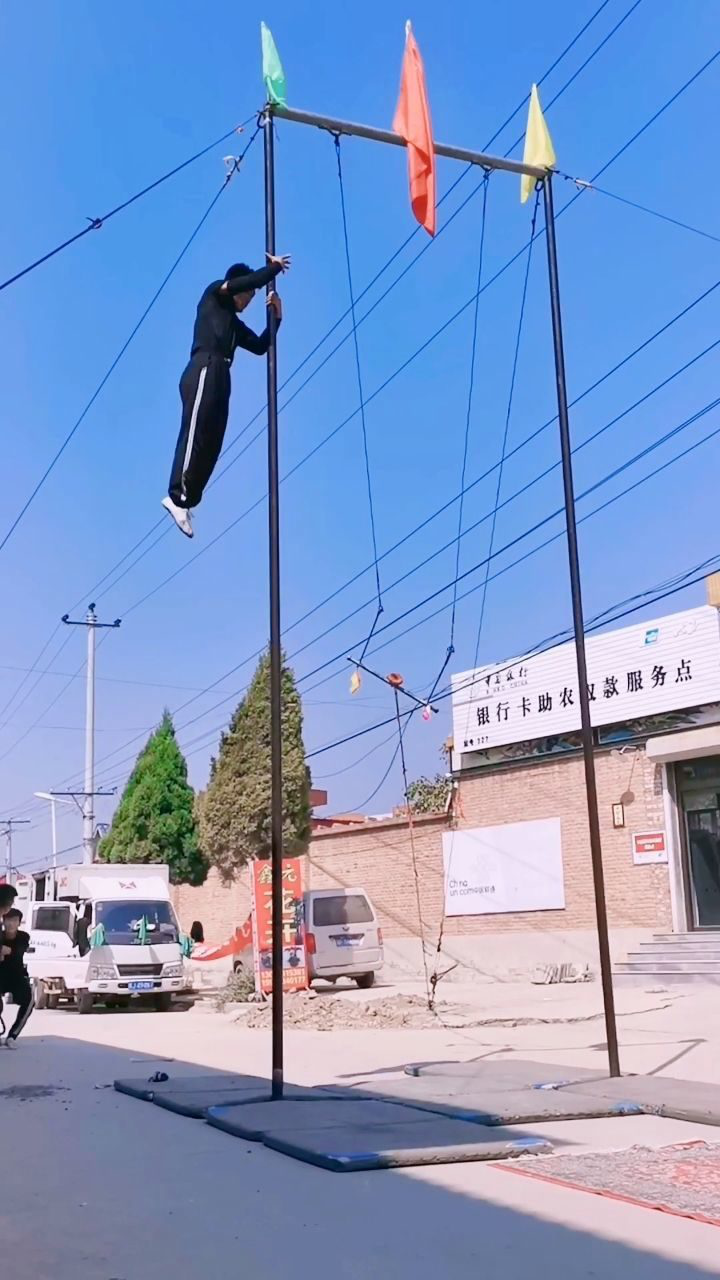 爬杆杂技,了解一下