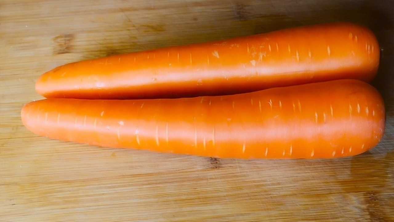 教你胡萝卜新吃法,2根胡萝卜做一大锅都不够吃,营养好吃又解馋