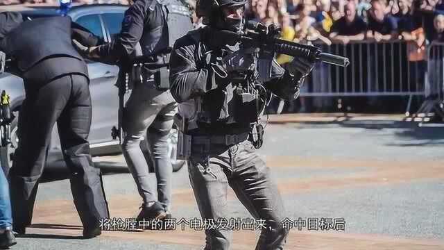 电击枪真那么厉害?那为什么我国警察,不配泰瑟电击枪呢?