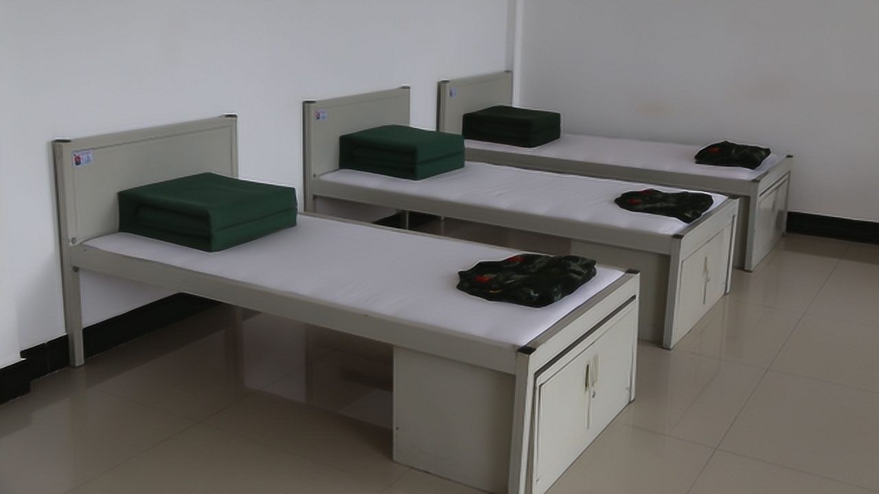 被子叠成豆腐块的意义何在部队内务要求严格