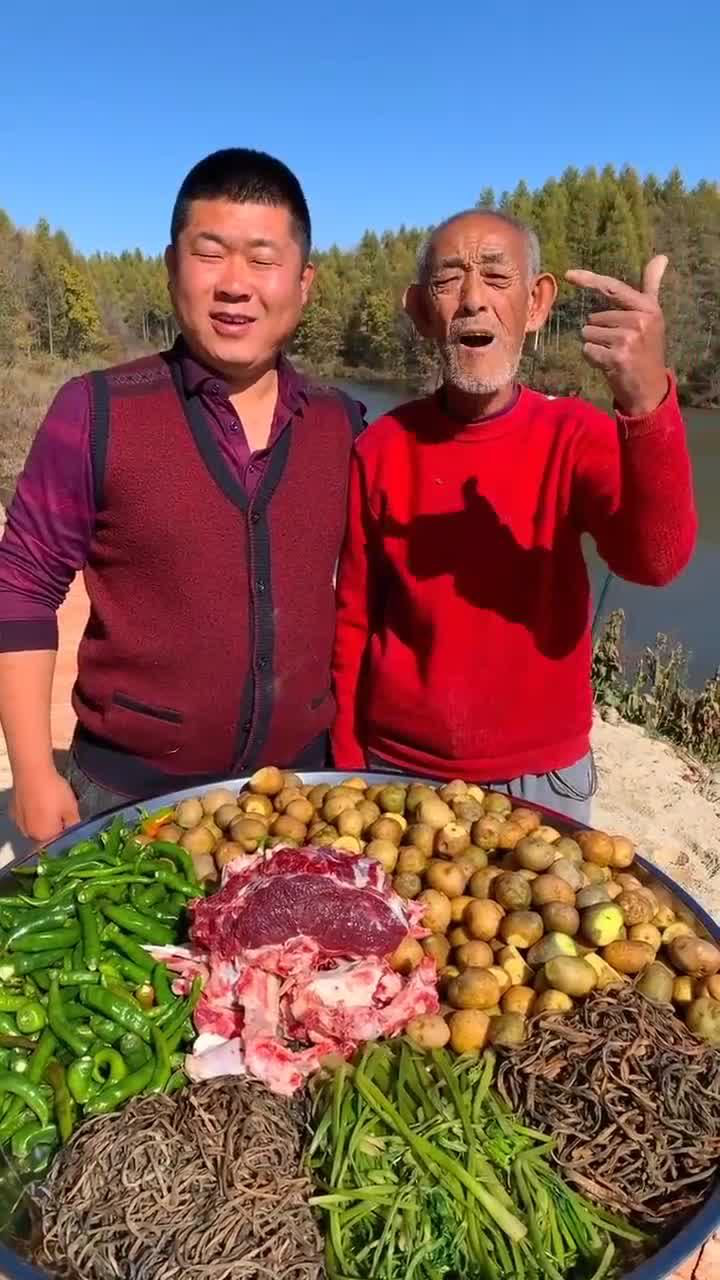 东北二鹏不愧是个吃货接下来一幕估计这东西一般人没见过