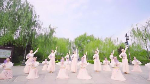 带给你全新体验！超美中国舞《棠梨煎雪》，捏着团扇力压海棠