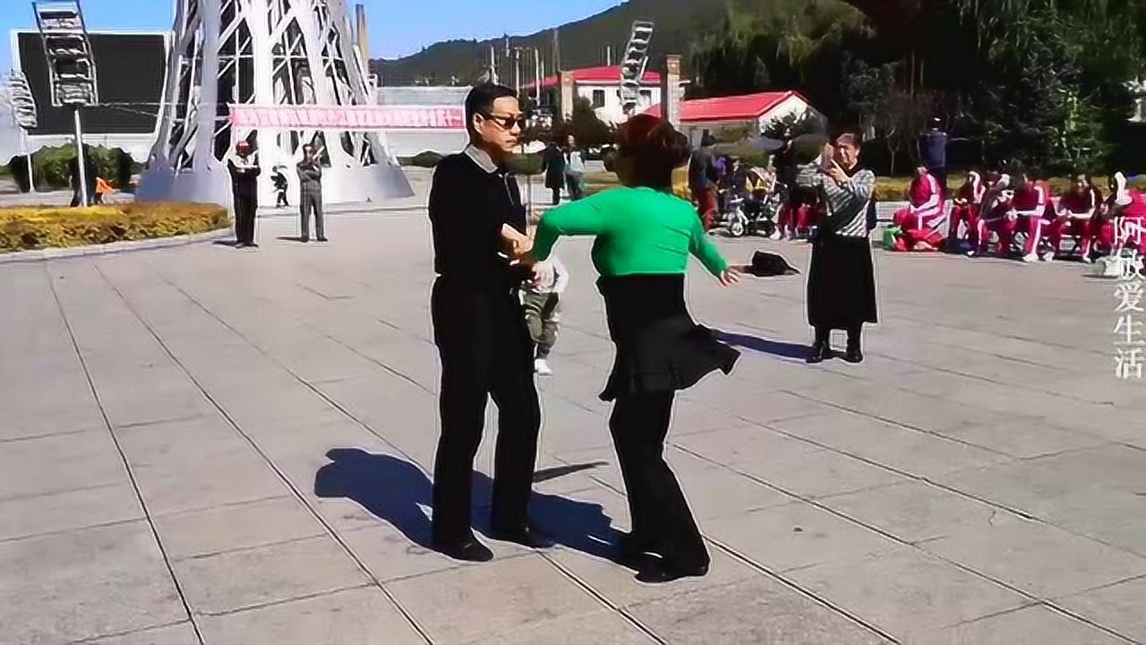 双人交谊舞北京平四,很精彩好看