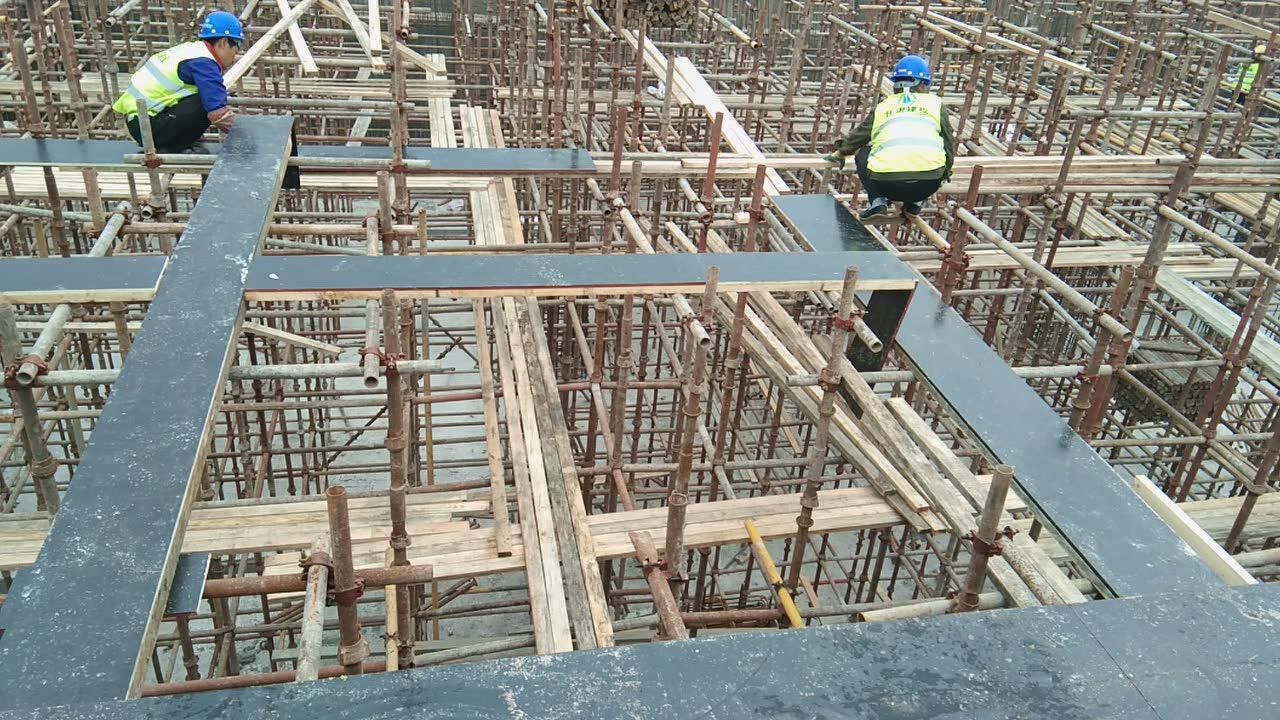 一层梁底板模板安装