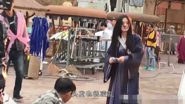 导演拍戏喊卡后,鞠婧祎变“不耐烦脸”,女配光脚在泥地里走