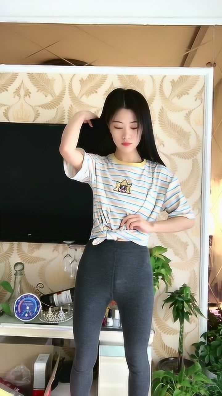 00:11紧身裤美女小姐姐时尚穿搭秀出好身材,魅力翻倍!软件下载