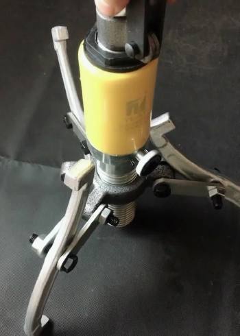 液压三爪的使用方法