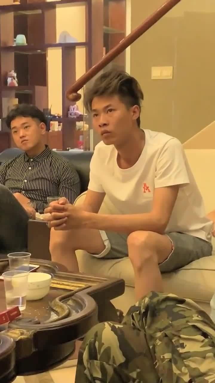 导演给许华升和老表们开会看来很快就有大动作了网友很期待