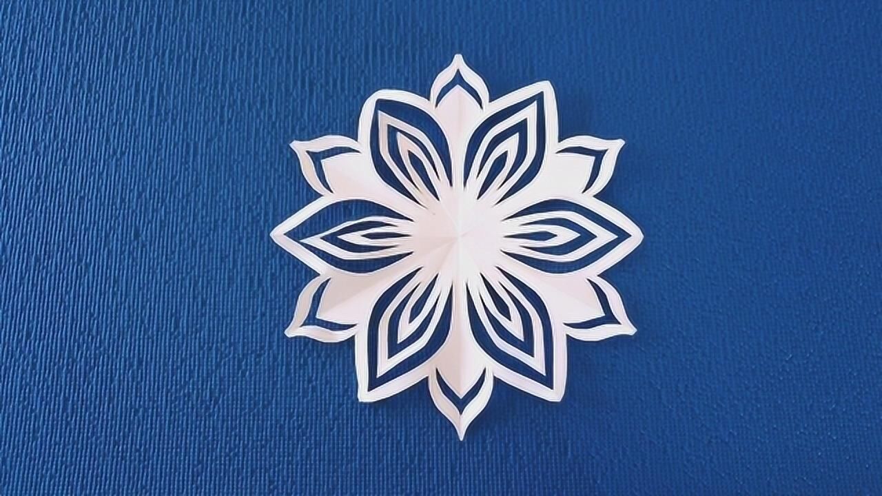 白色的一朵桃花剪出来真好看送给幸福的人手工剪纸制作