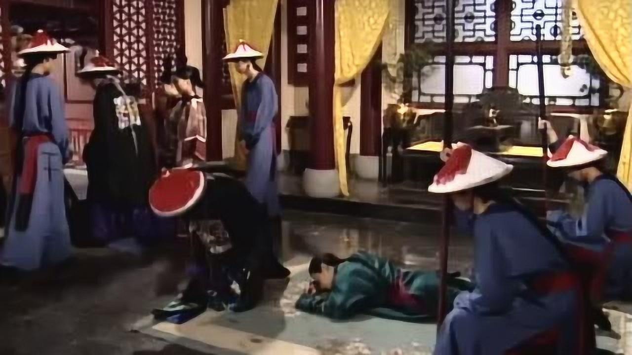 金玉满堂:小初子被打板子,晕了过去_高清1080P在线观看平台_腾讯视频