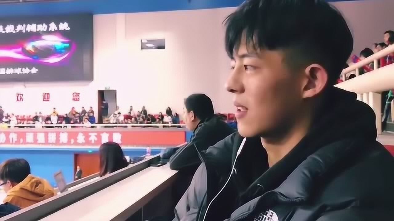 复旦大学男排接应朱启航,观战上海女排vs八一女排