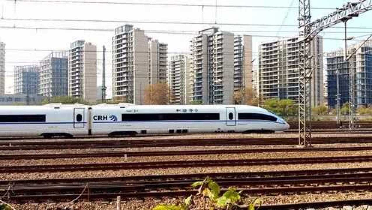 外号兔子的和谐号380bl动车组16节编组驶入杭州艮山门动车所