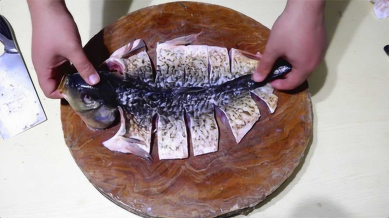 厨师朋友教我给鱼改刀的方法,简单好看,你也试试吧