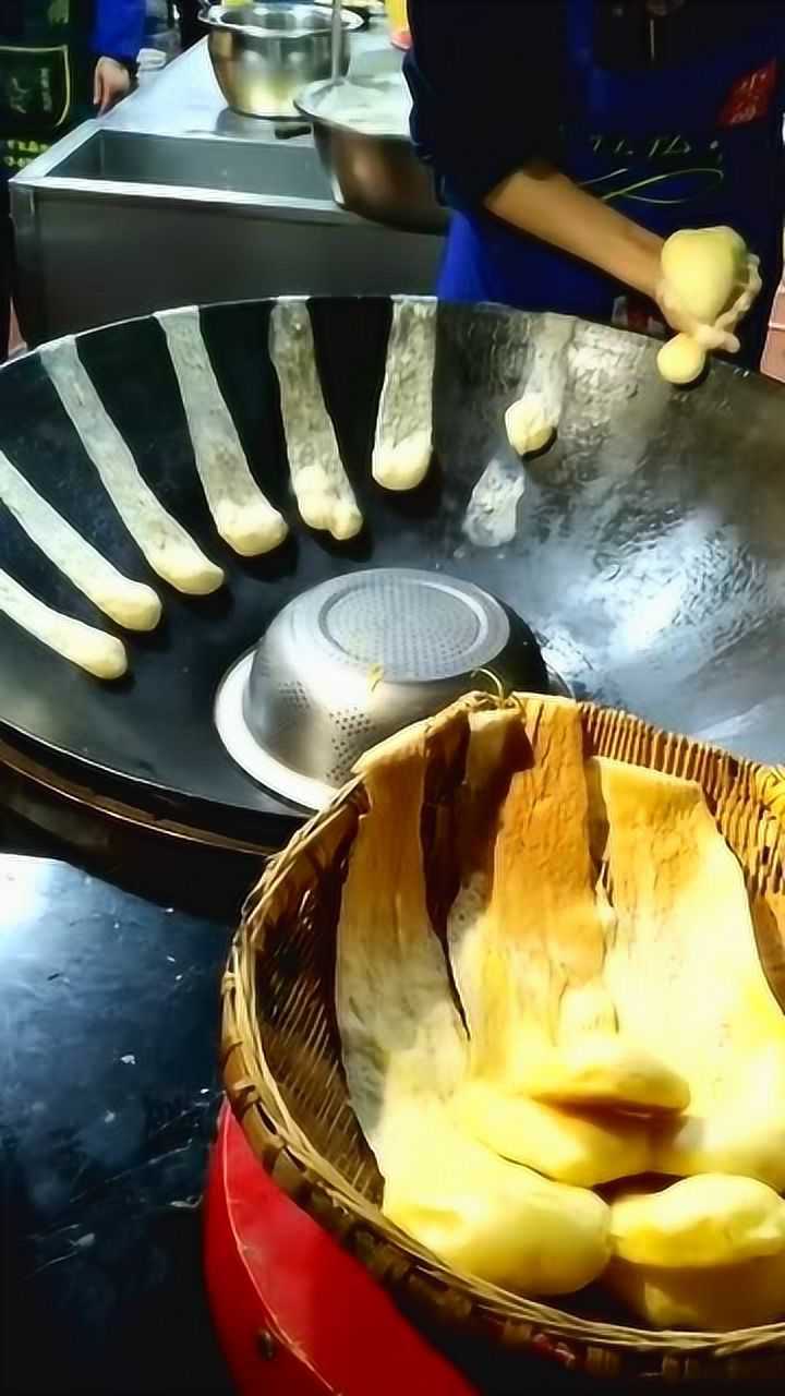 四川锅边馍馍,原来是这样做出来的,还是第一次见