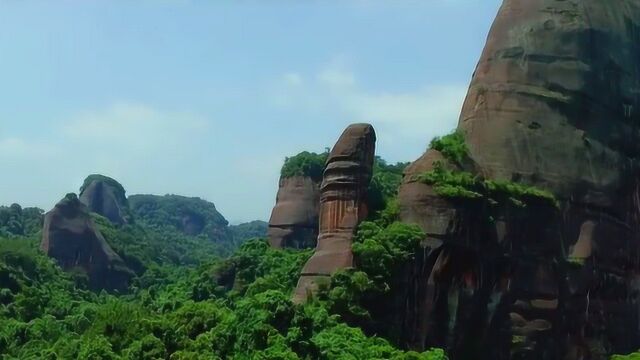 广东丹霞山,发育1.4亿年让人脸红的奇石,大妈看完都害羞