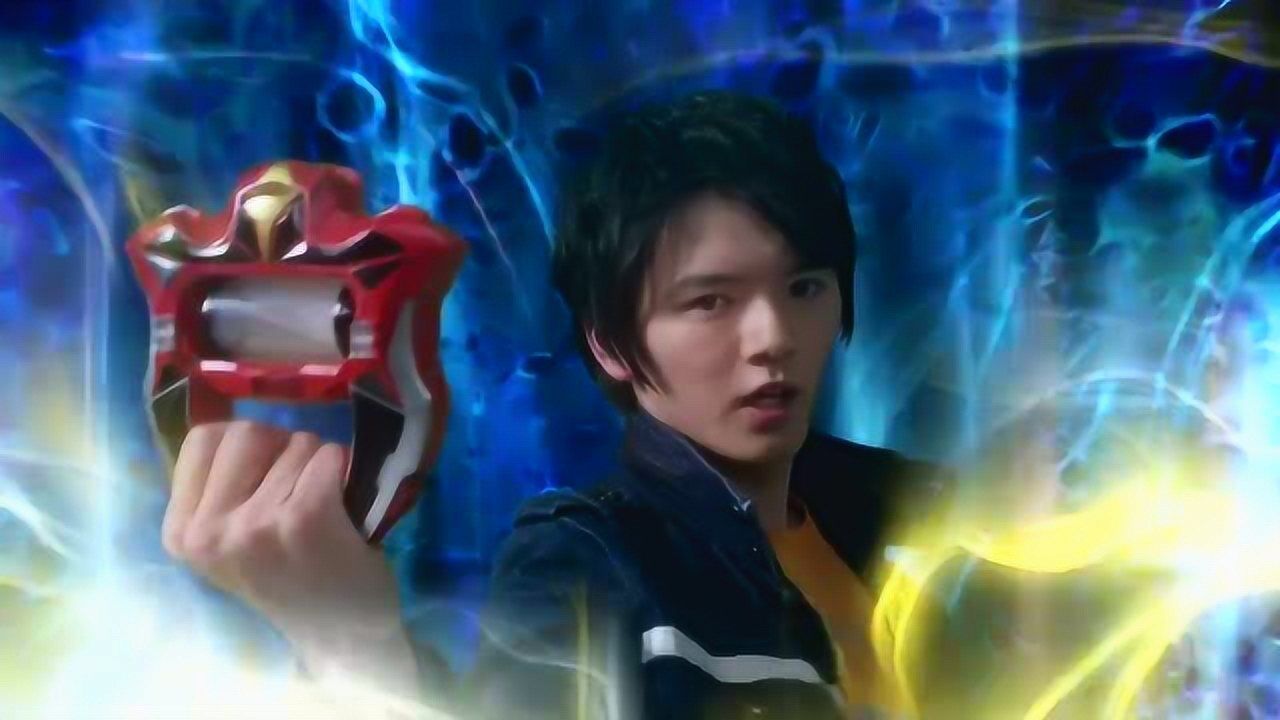 捷德奥特曼:捷德变身机敏形态,蓝色的样子真是帅,而且很强大哦