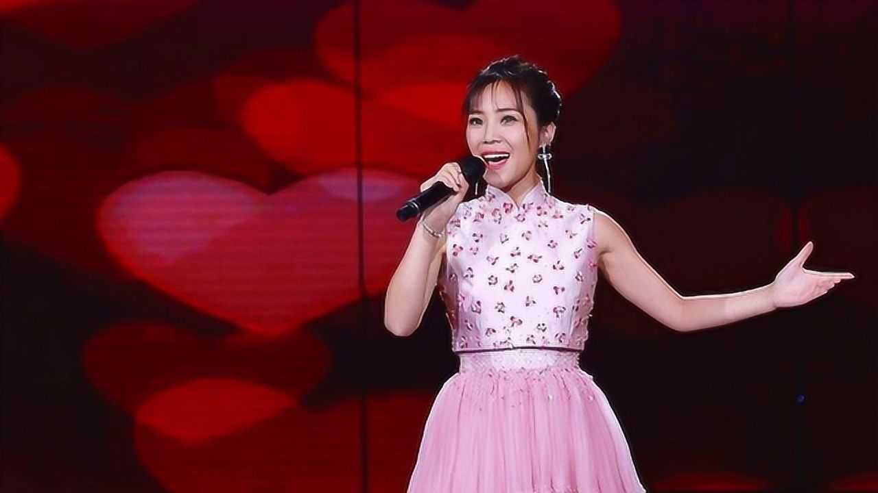 不愧是刀郎高徒云朵登台献唱民谣我的楼兰令人沉醉不已